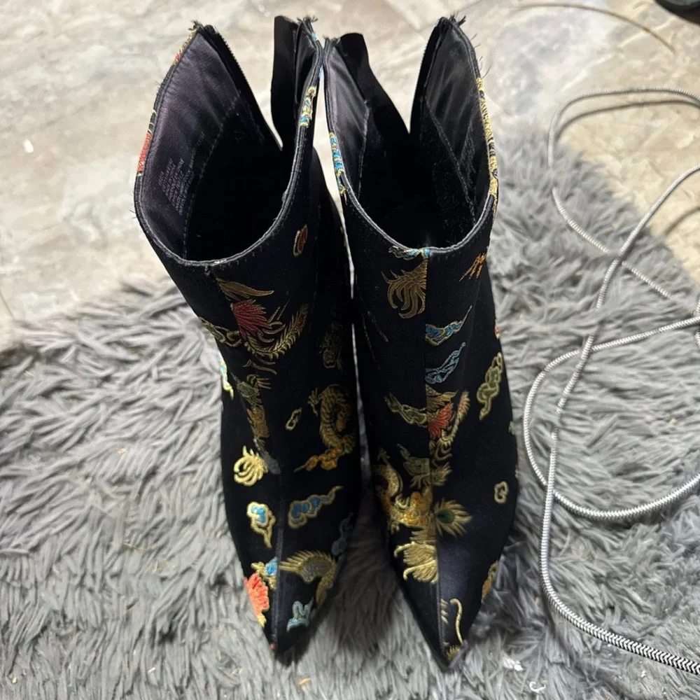 Floral Embroidered Black Stiletto Boots - Picture 3 of 3